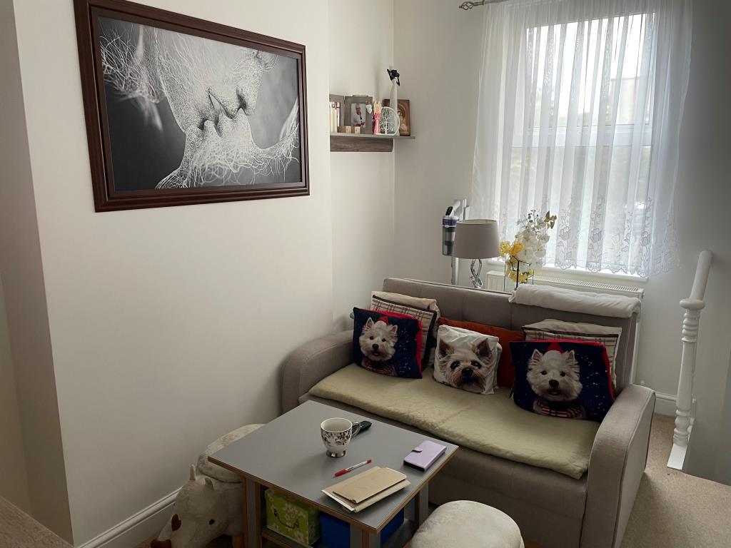 Lot: 96 - FREEHOLD RESIDENTIAL INVESTMENT - First floor rear living room with window